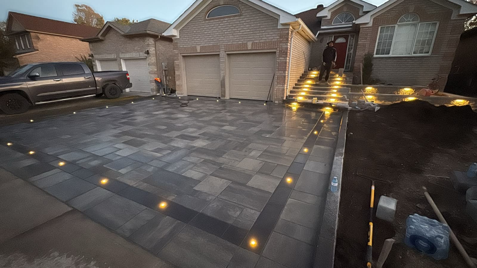 Driveway landscape lighting with interlocking pavers in Barrie Ontario